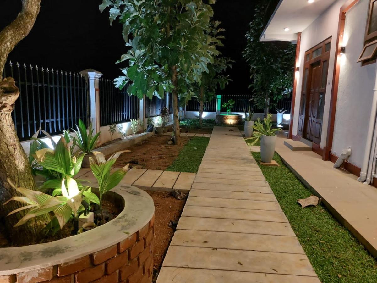 אנוראדפורה Green Shield Resort מראה חיצוני תמונה