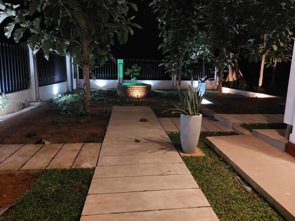 אנוראדפורה Green Shield Resort מראה חיצוני תמונה