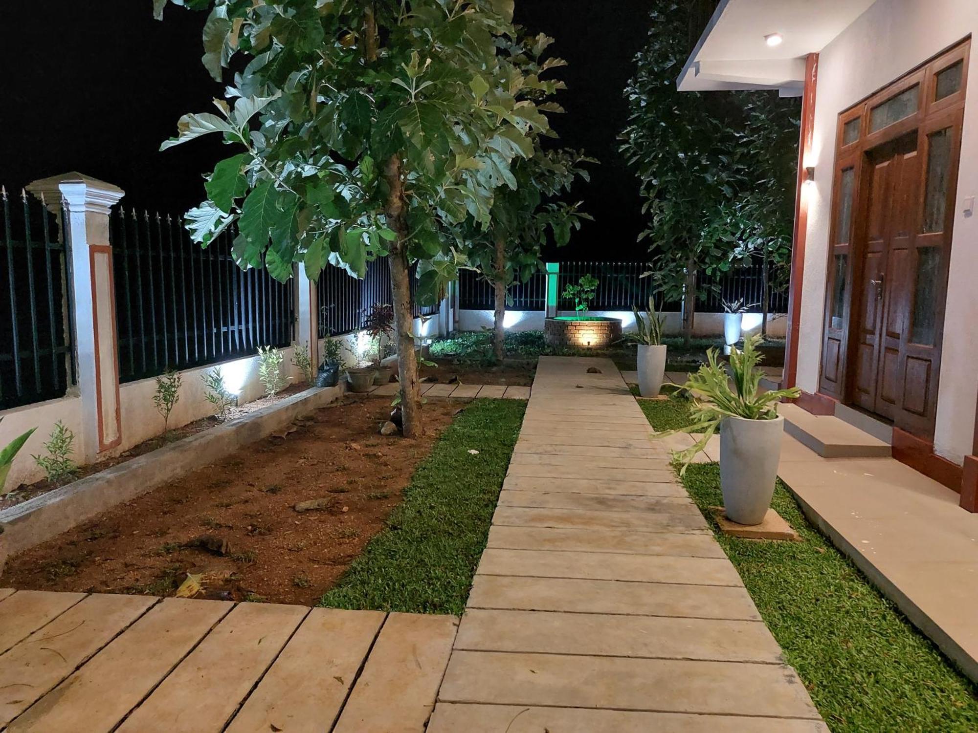 אנוראדפורה Green Shield Resort חדר תמונה